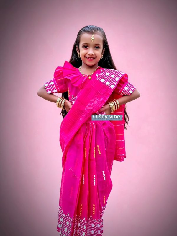 ছোট্ট সোনামণির মিষ্টি হাসিতে নতুন সাজ